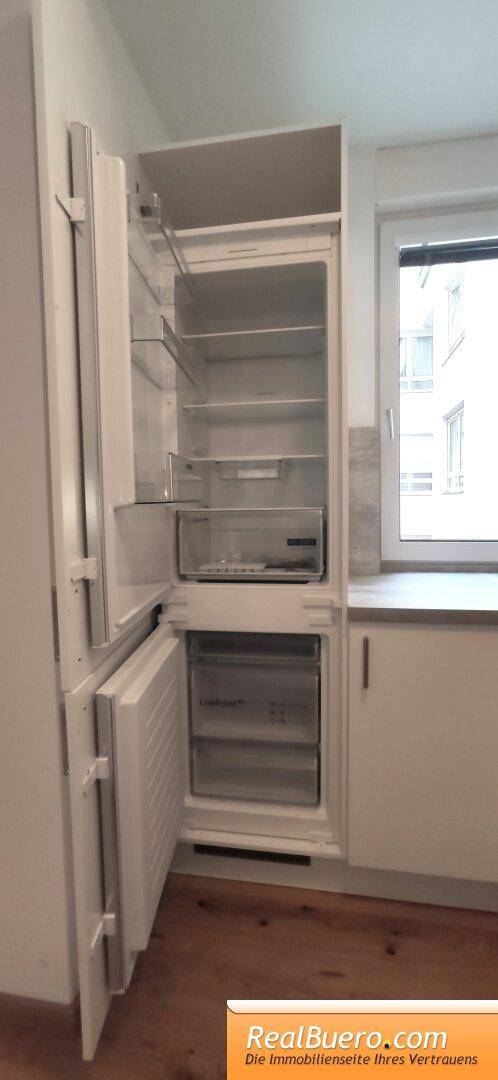 Einbauküche - kompelett ausgestattet