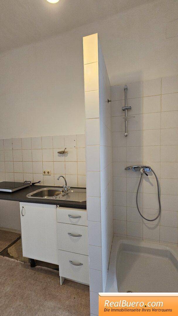 Vorzimmer / Kochgelegenheit / Dusche / Waschgelegenheit