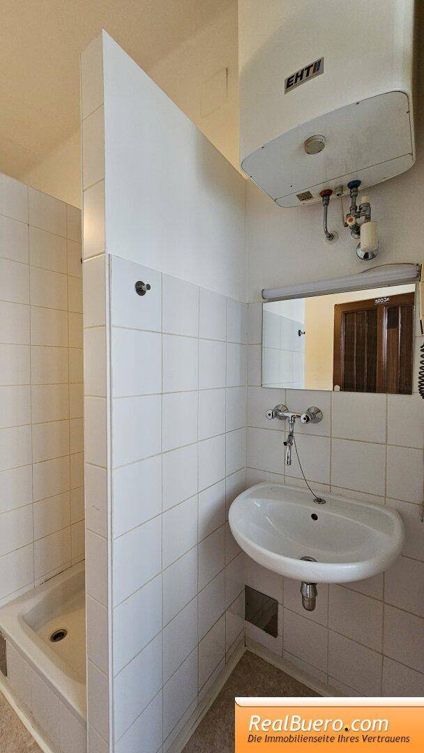 Vorzimmer / Kochgelegenheit / Dusche / Waschgelegenheit