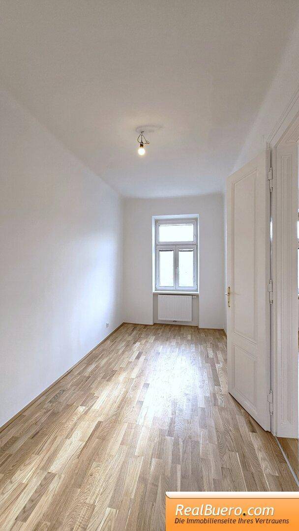 UNBEFRISTETE HELLE ALTBAUWOHNUNG IN DER GUDRUNSTRASSE - Bild 5