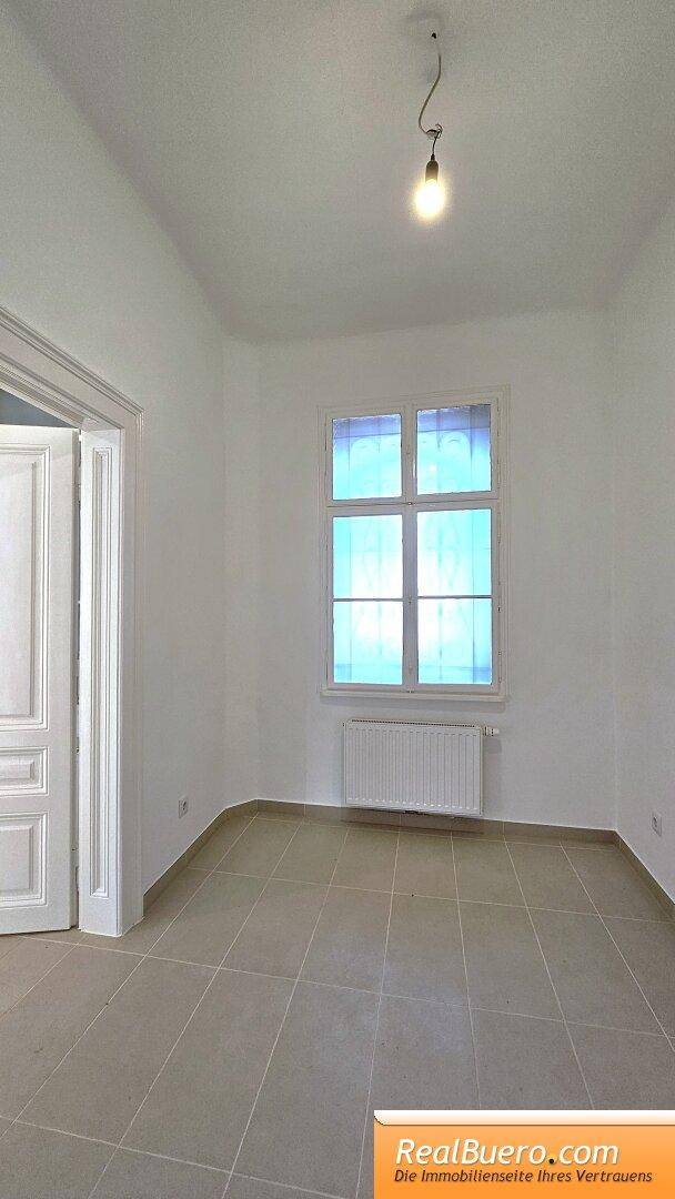 UNBEFRISTETE HELLE ALTBAUWOHNUNG IN DER GUDRUNSTRASSE - Fler