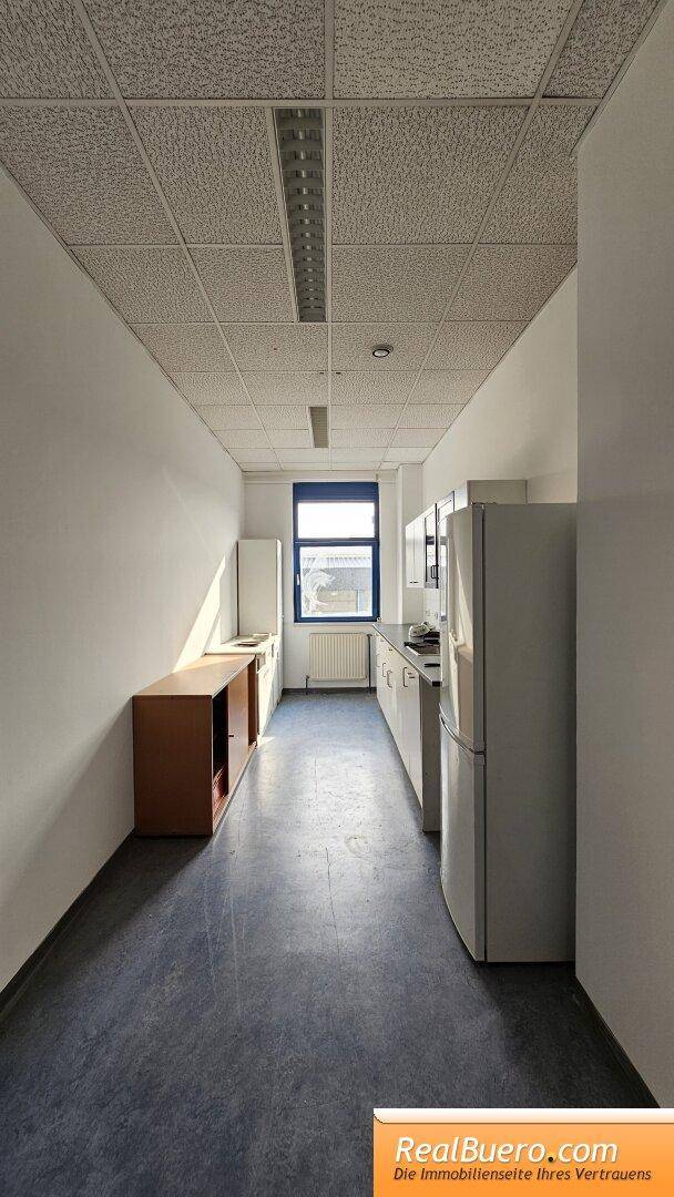 Gemeinschaftsküche gegen über vom Büro