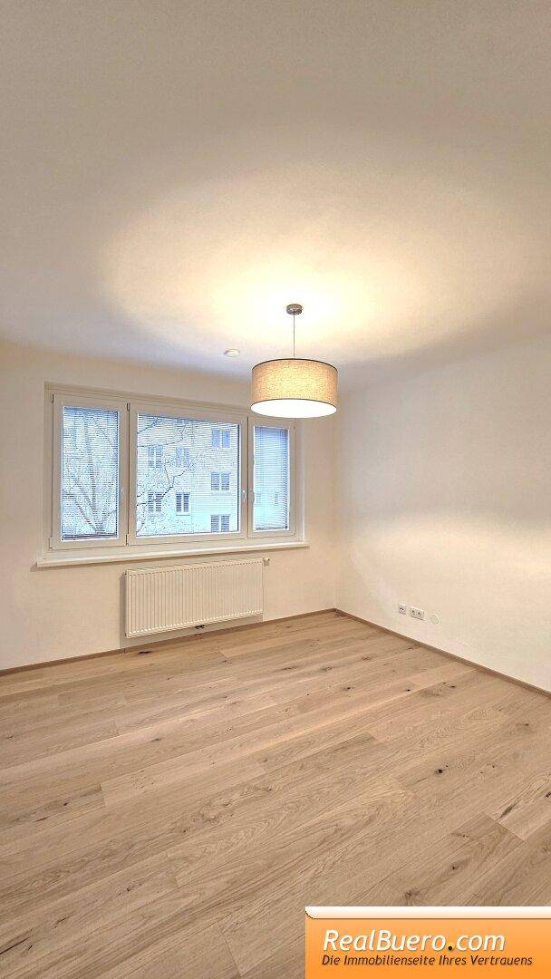 Wohnesszimmer mit neuer Einbauküche