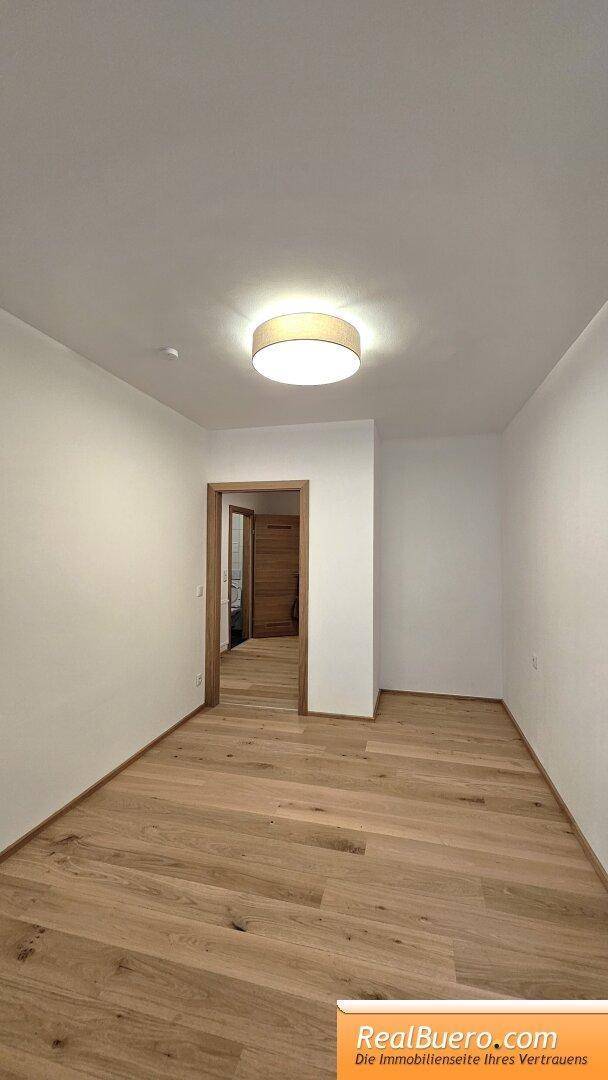 1. Schlafzimmer - Ansicht 2