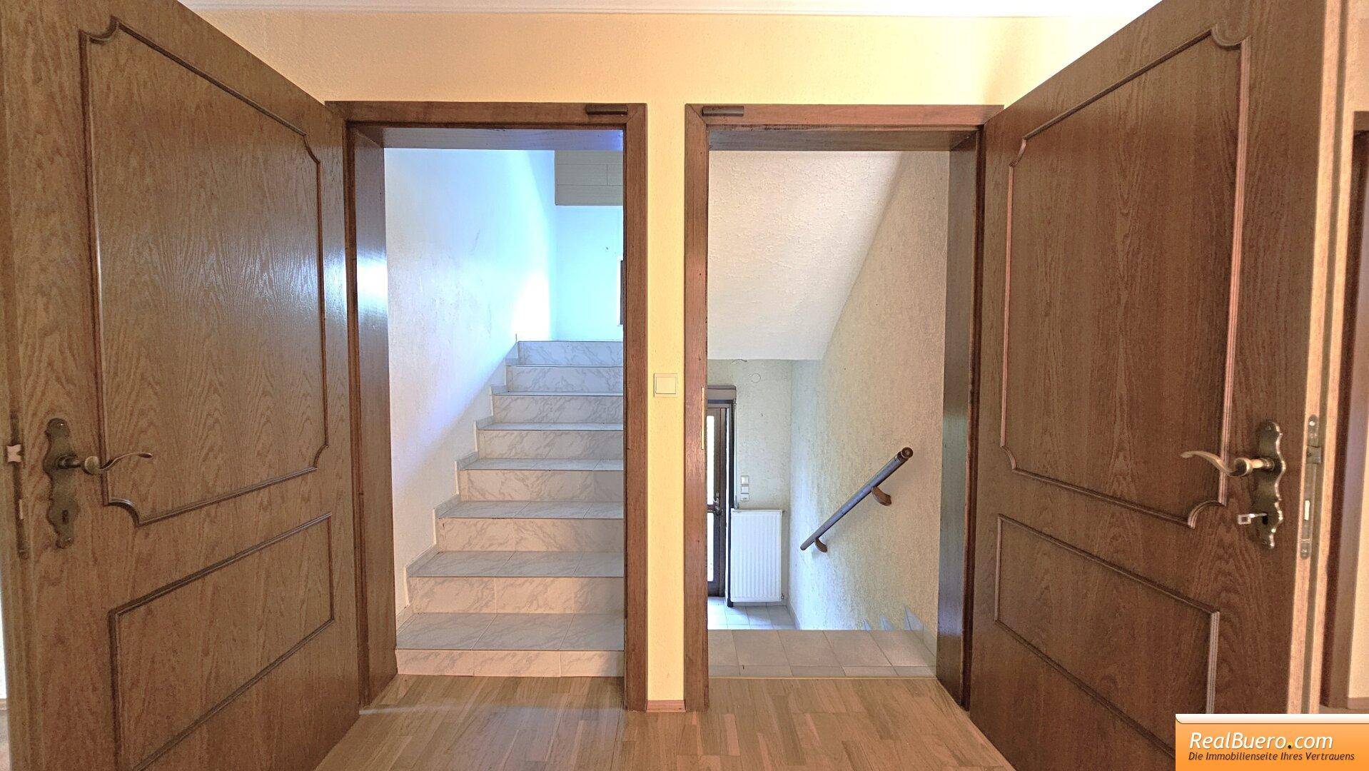 Treppenauf - & Abgang im Vorzimmer