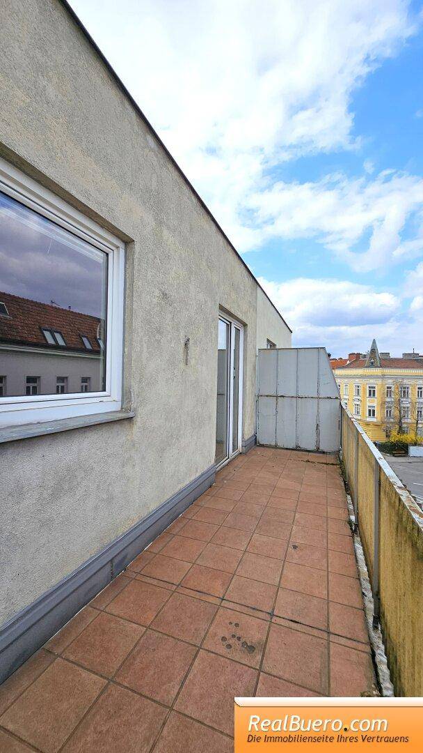 Straßenseitige Freifläche Ansicht 1