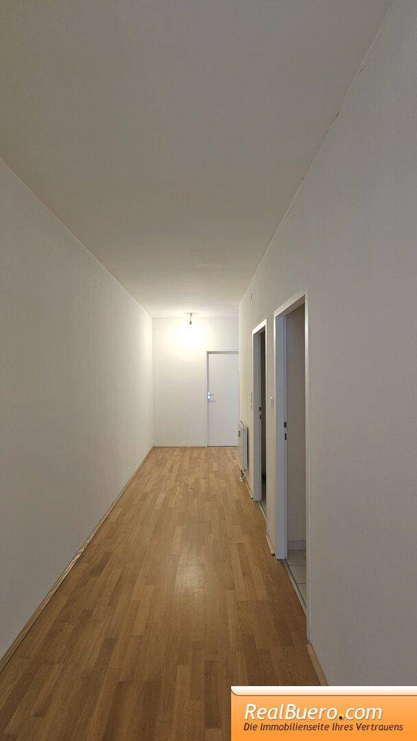 Diele beim Badezimmer und dem 2. Abstellraum
