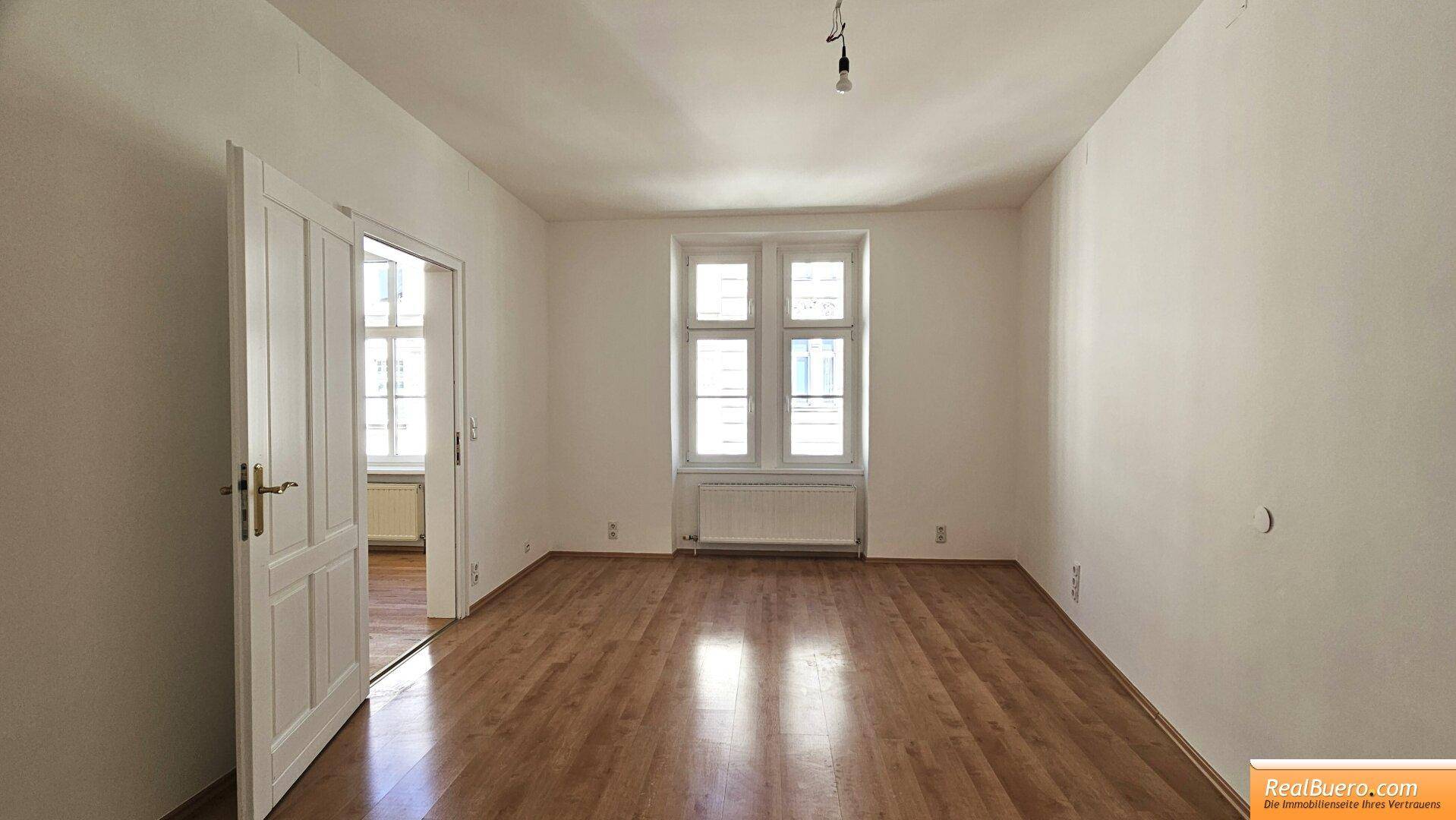 Zimmer 2 straßenseiitig
