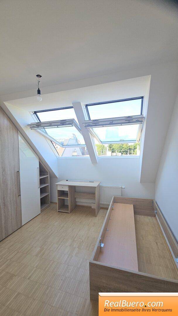 Zimmer 2 straßenseitig