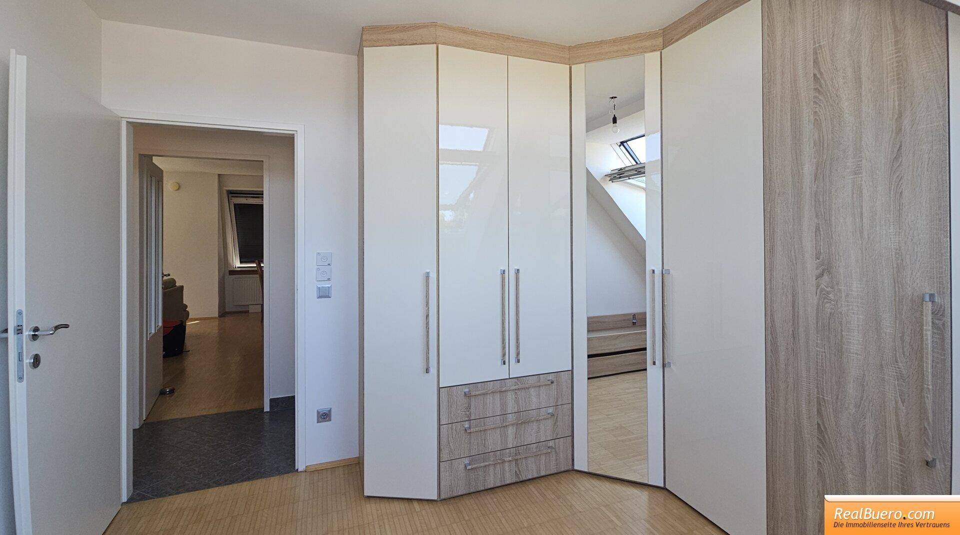 Zimmer 2 straßenseitig
