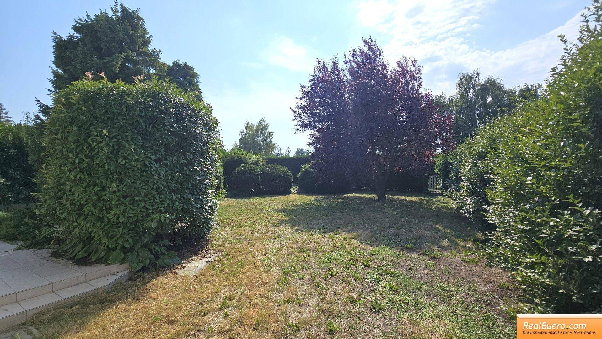 Garten mit rückwärtigen Ausgang - Weg zum See