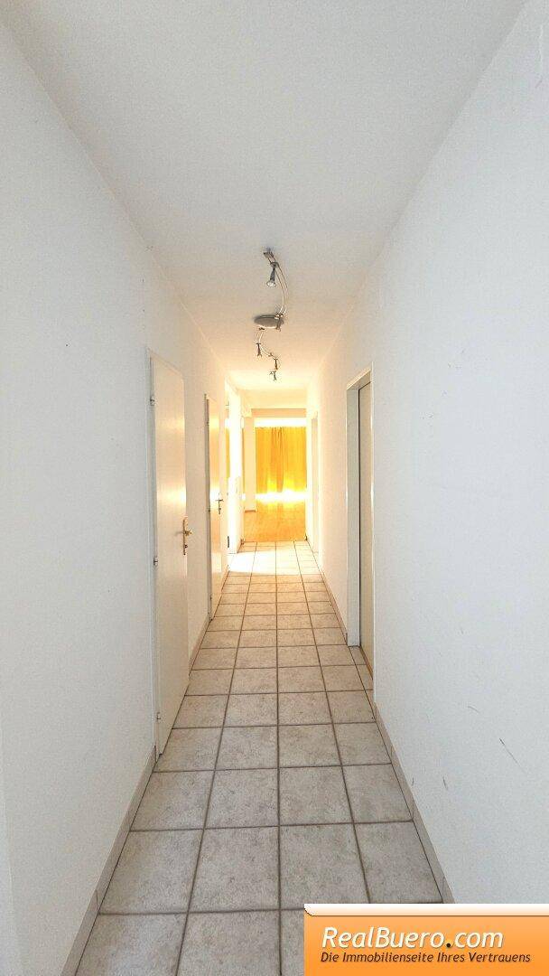 Blick vom Vorzimmer in die Diele
