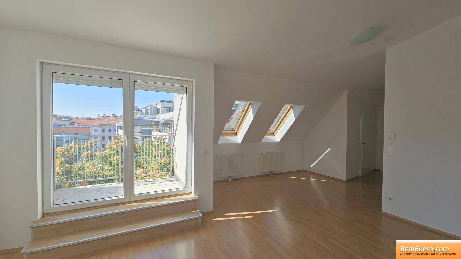 Wohnesszimmer mit Einbauküche