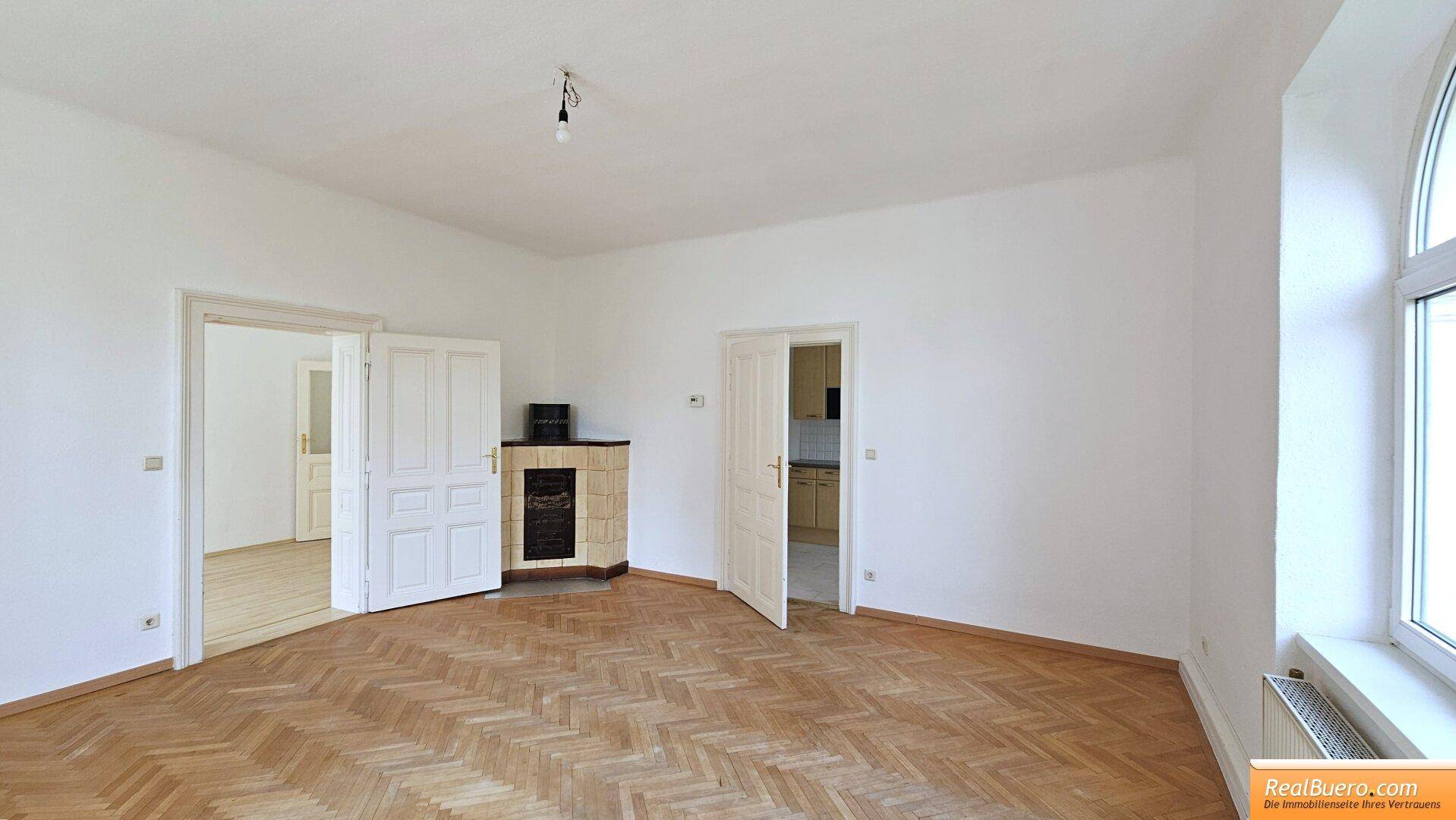 UNBEFRISTETE ALTBAUWOHNUNG IN DER WASSERGASSE – pohled 2