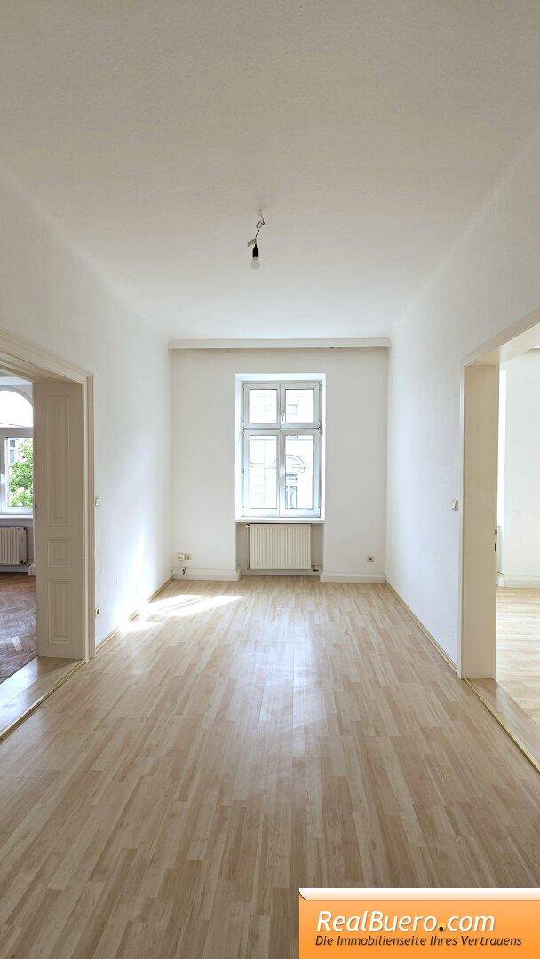 UNBEFRISTETE ALTBAUWOHNUNG IN DER WASSERGASSE – pohled 3