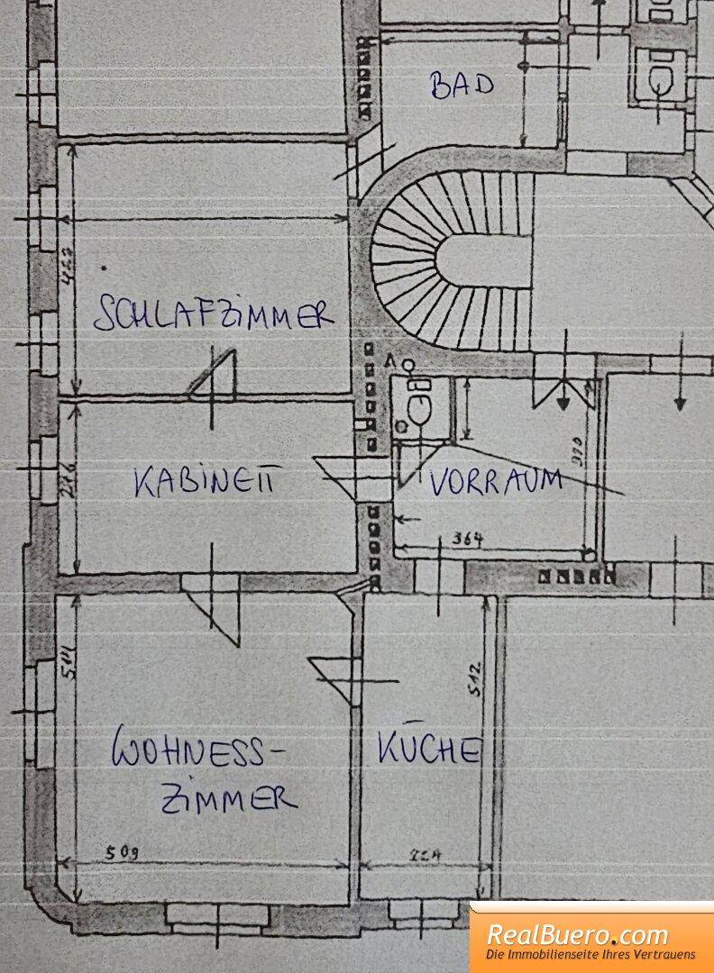 Handgezeichneter Grundriss der Wohnung mit Schlafzimmer, Wohn-Esszimmer, Küche und Bad.