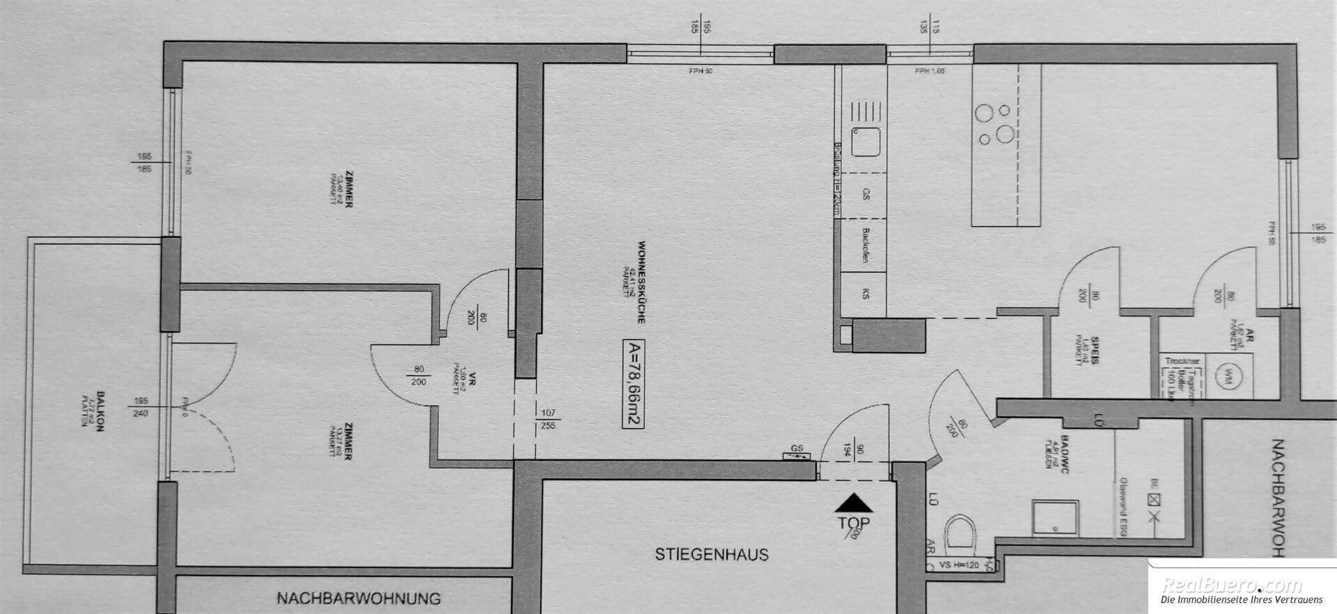 Grundriss der Wohnung mit offener Küche, Balkon und mehreren Zimmern.