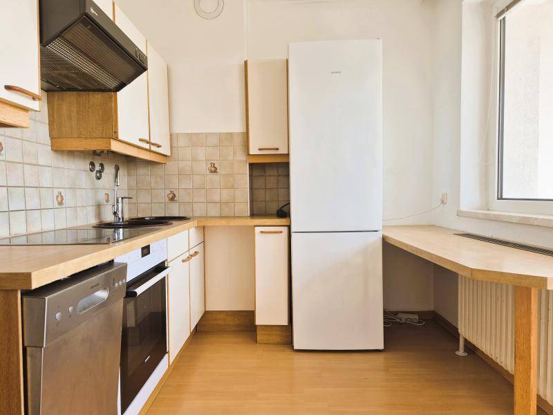 Perfekte Familienwohnung oder 3er WG in Uninähe! 89 m² inkl. Loggia im 8. Stock, teilmöbliert, Parkplätze beim Haus! - Ansicht 4