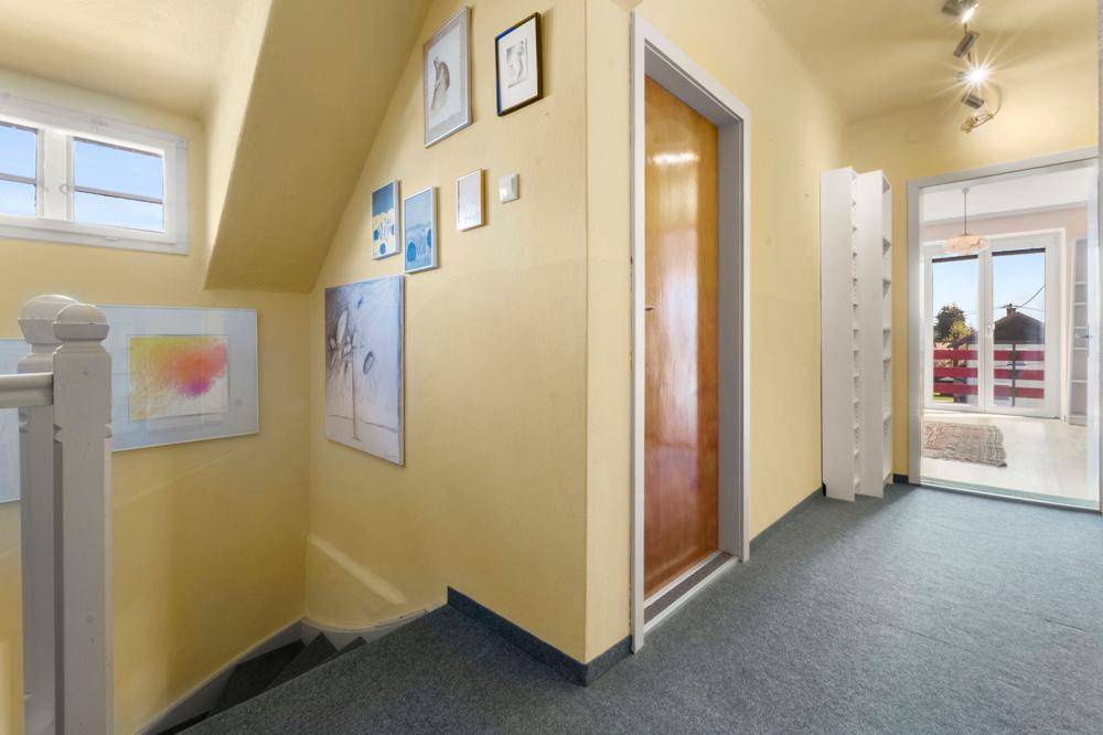Wohnhaus mit Nebengebäude in zentraler Lage - Mehr