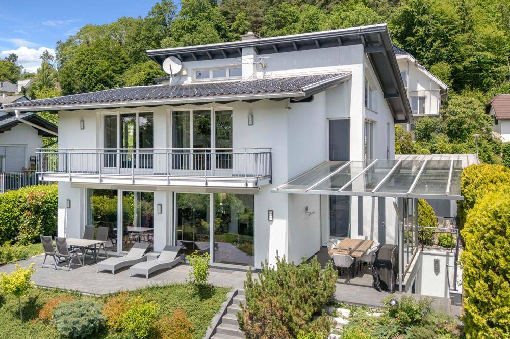 Villa mit spektakulärem Seeblick - Ansicht 2
