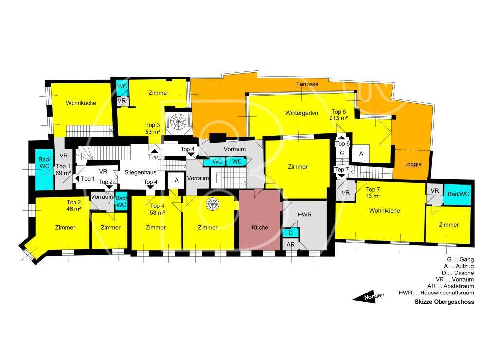 Grundriss des Obergeschosses mit Wohnküchen, Zimmern, Bädern, Terrasse und Wintergarten.