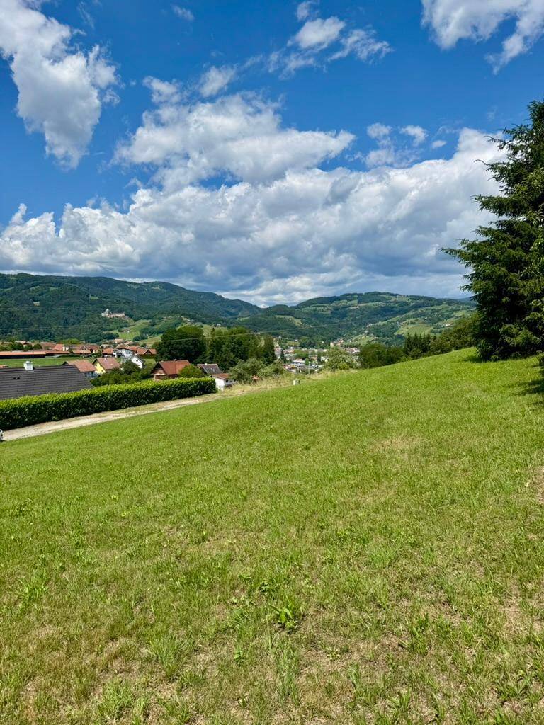 Baugrundstück mit Weitblick nahe Deutschlandsberg. Ihr Platz für ein besonderes Neubauprojekt. Ein Grundstück mit Aussicht, Potenzial und Stadtnähe. - Ansicht 3