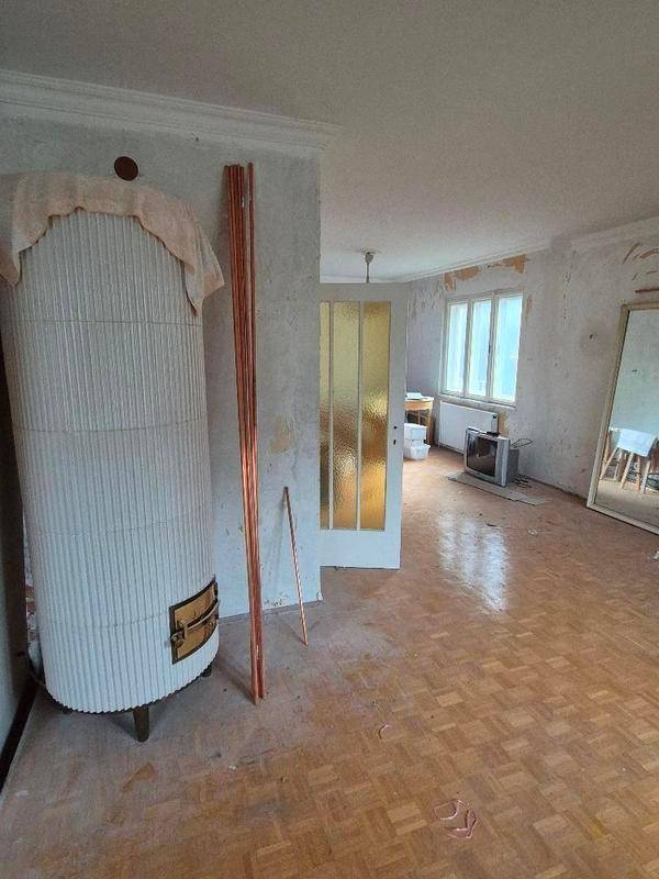 Wohnzimmer mit Kachelofen