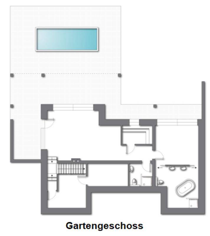 Grundriss des Gartengeschosses mit Bad, Treppe und Zugang zum Außenbereich mit Pool.
