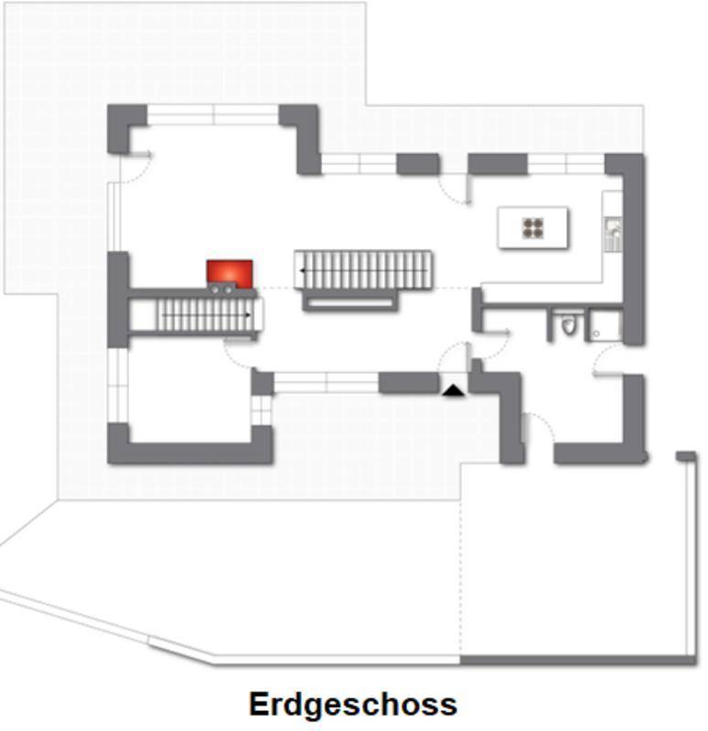 Grundriss des Erdgeschosses mit offener Küche, Essbereich und Treppenhaus.