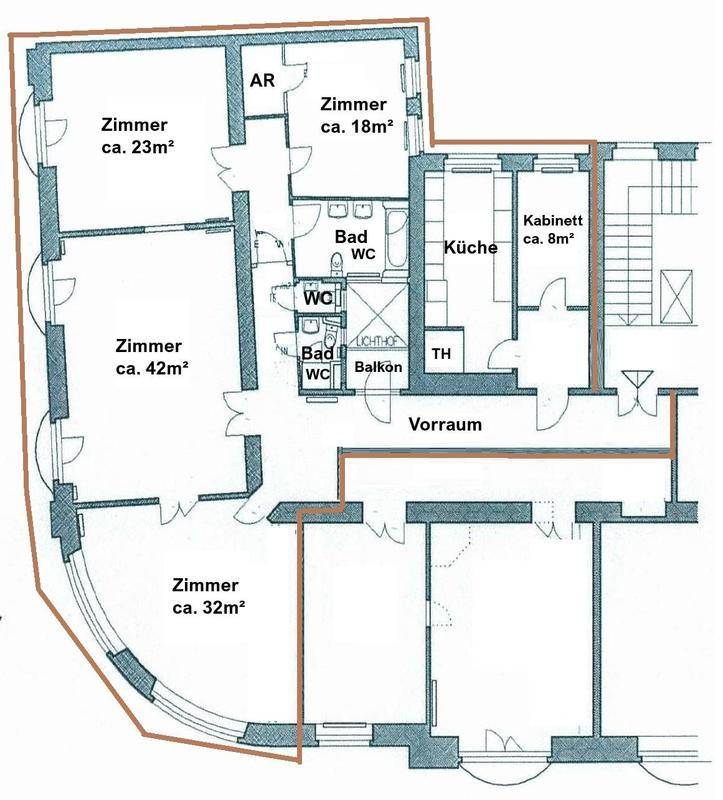 Detaillierter Grundriss mit mehreren Zimmern, zwei Bädern, Küche und einem Balkon, Gesamtfläche ca. 125m².