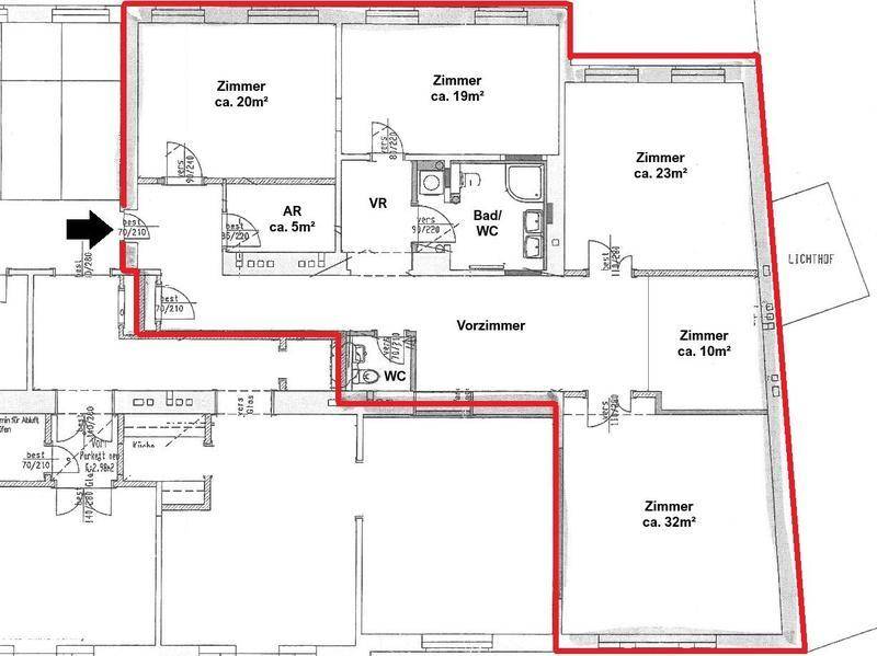 Grundrissplan einer Wohnung mit mehreren Zimmern, Bad und separatem WC, rot umrandet.