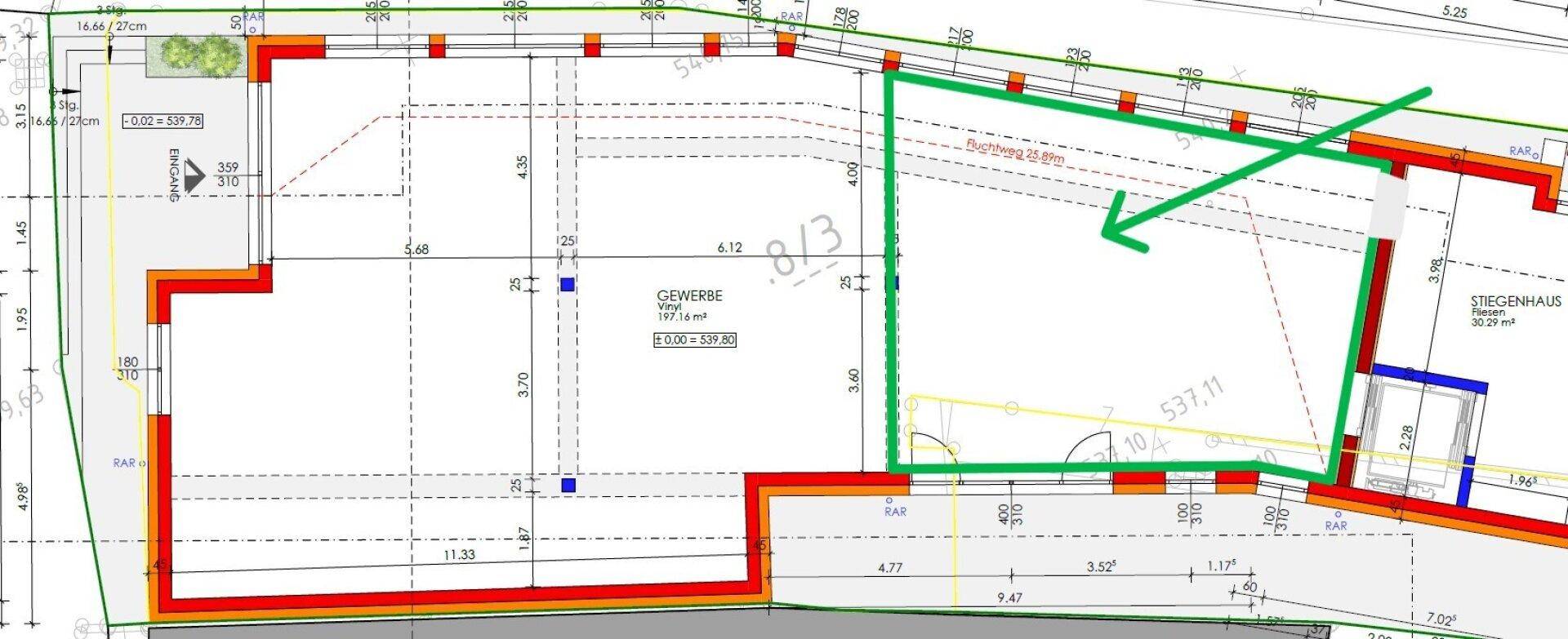 Grundrissplan eines Gewerbebereichs mit eingezeichneten Maßen und Struktur.