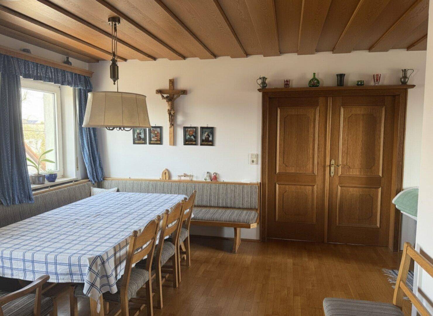 Anlageimmobilie: 3 Wohneinheiten, Restaurant, Geschäftsfläche - Więcej