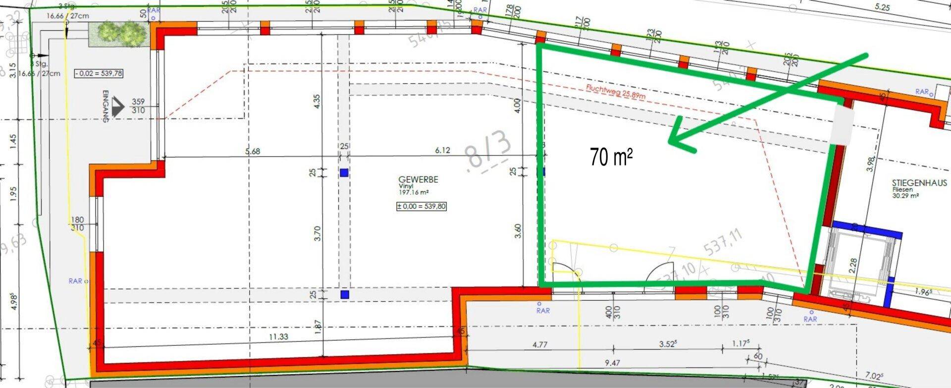 Grundrissplan eines Gewerbebereichs mit offener Gestaltung und angedeuteter Außenfläche von 70 m².