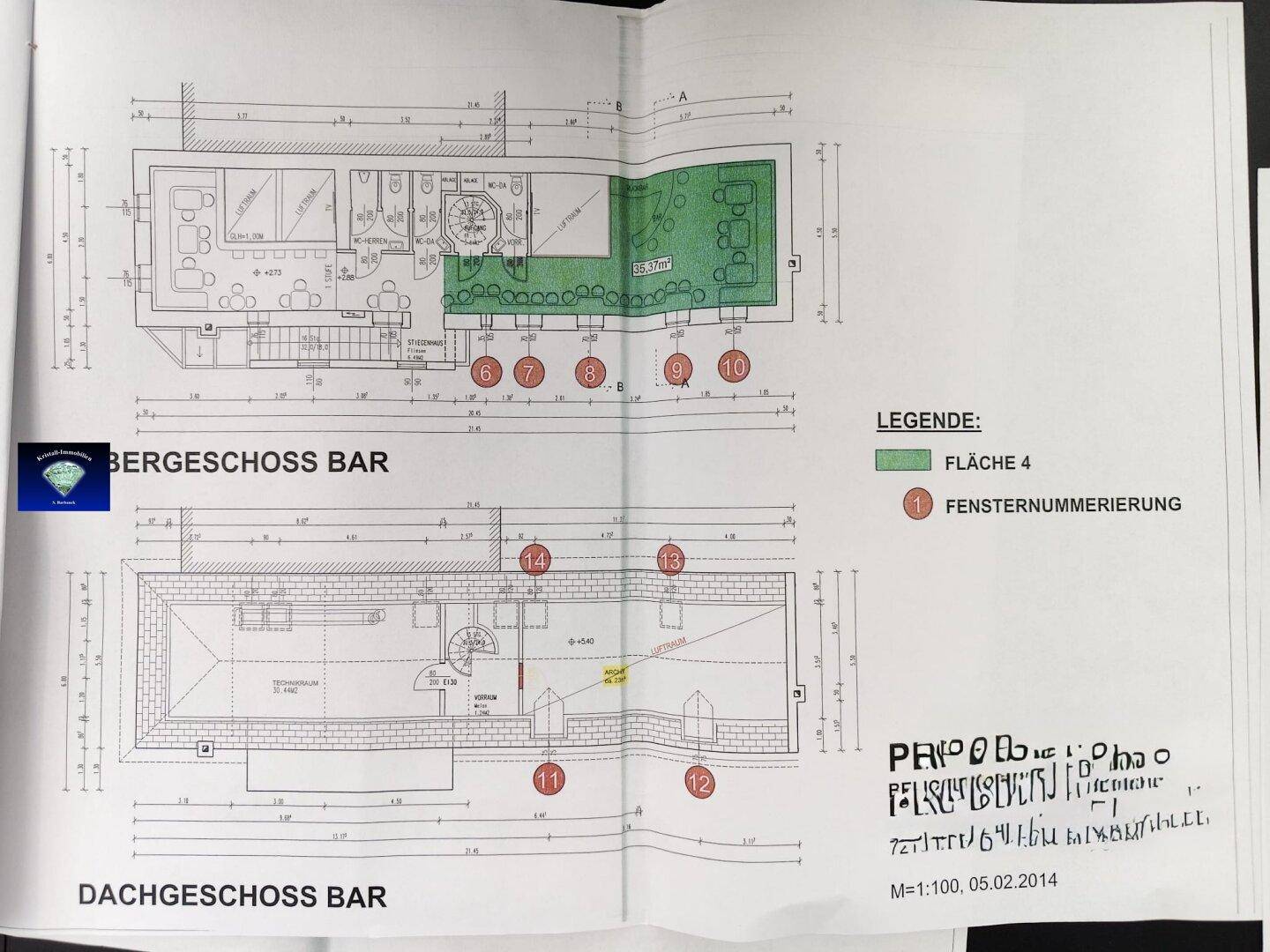 Grundriss des Erdgeschosses und Dachgeschosses mit Bar und Außenbereich.