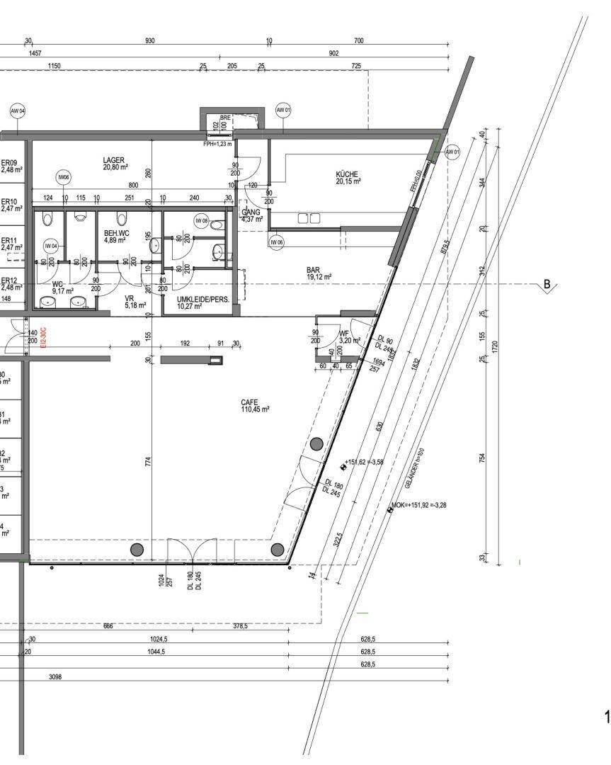 Detaillierter Grundriss eines Gewerbebereichs mit Café, Bar, Küche und mehreren Toiletten.