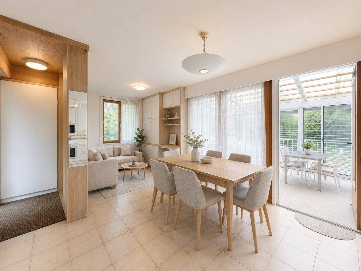Renovierter Wohn-Essbereich mit modernem Esstisch, Sofa und hellem Zugang zum Wintergarten.