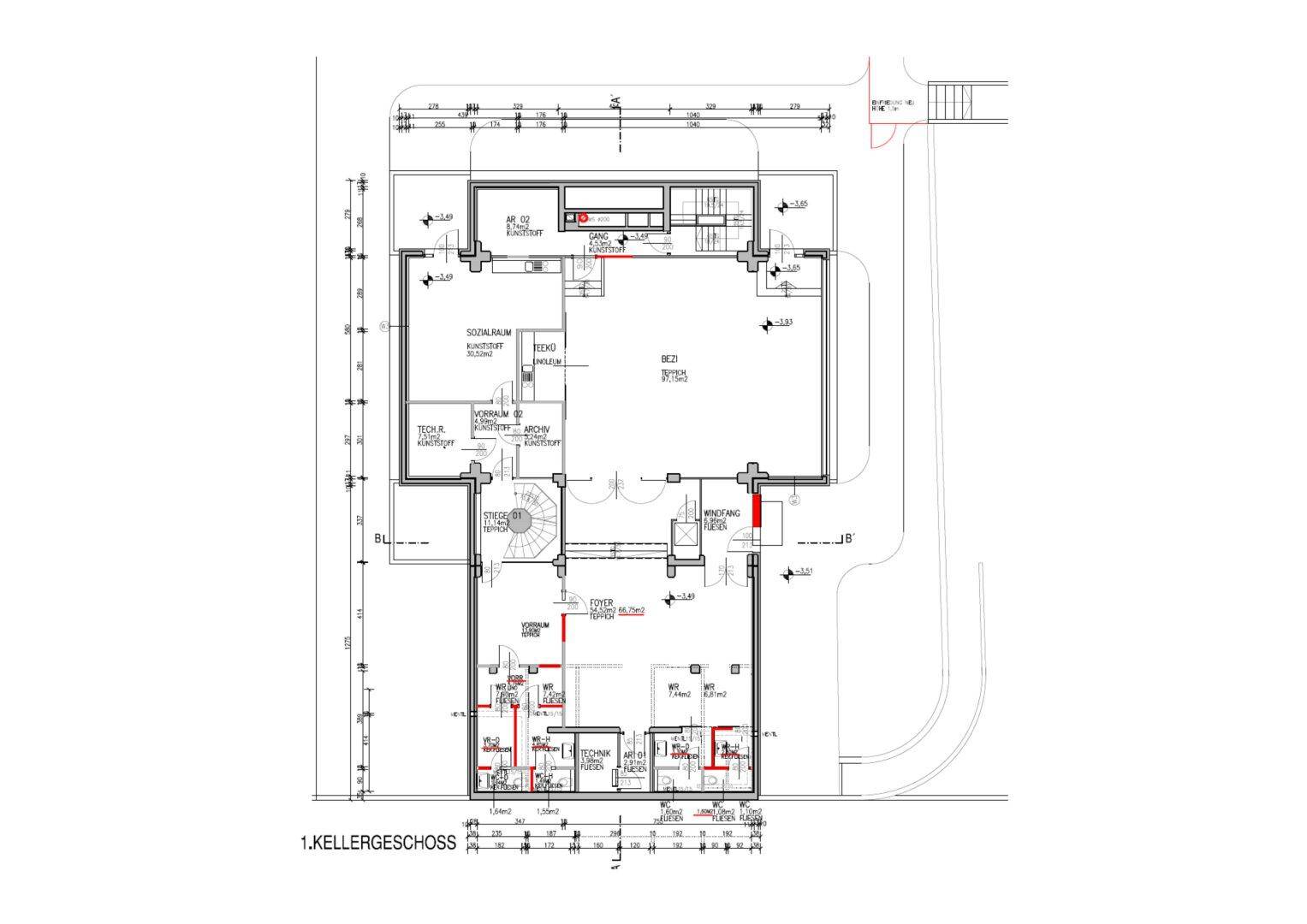 Grundriss des ersten Kellergeschosses mit Technikräumen und Sozialbereichen.