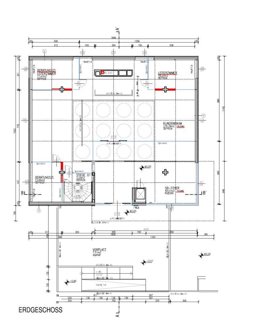 Grundriss des Erdgeschosses mit Kundenbereich, Beratungszimmern und Foyer.