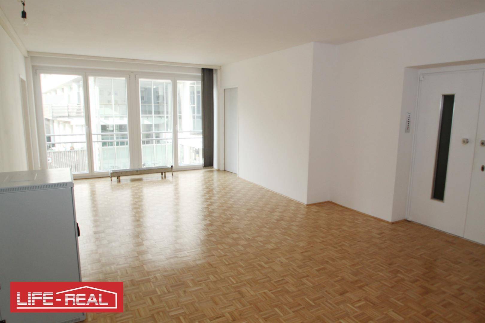 helles, geräumiges Büro im Zentrum von Linz, Autoabstellplätze möglich - Ansicht 2