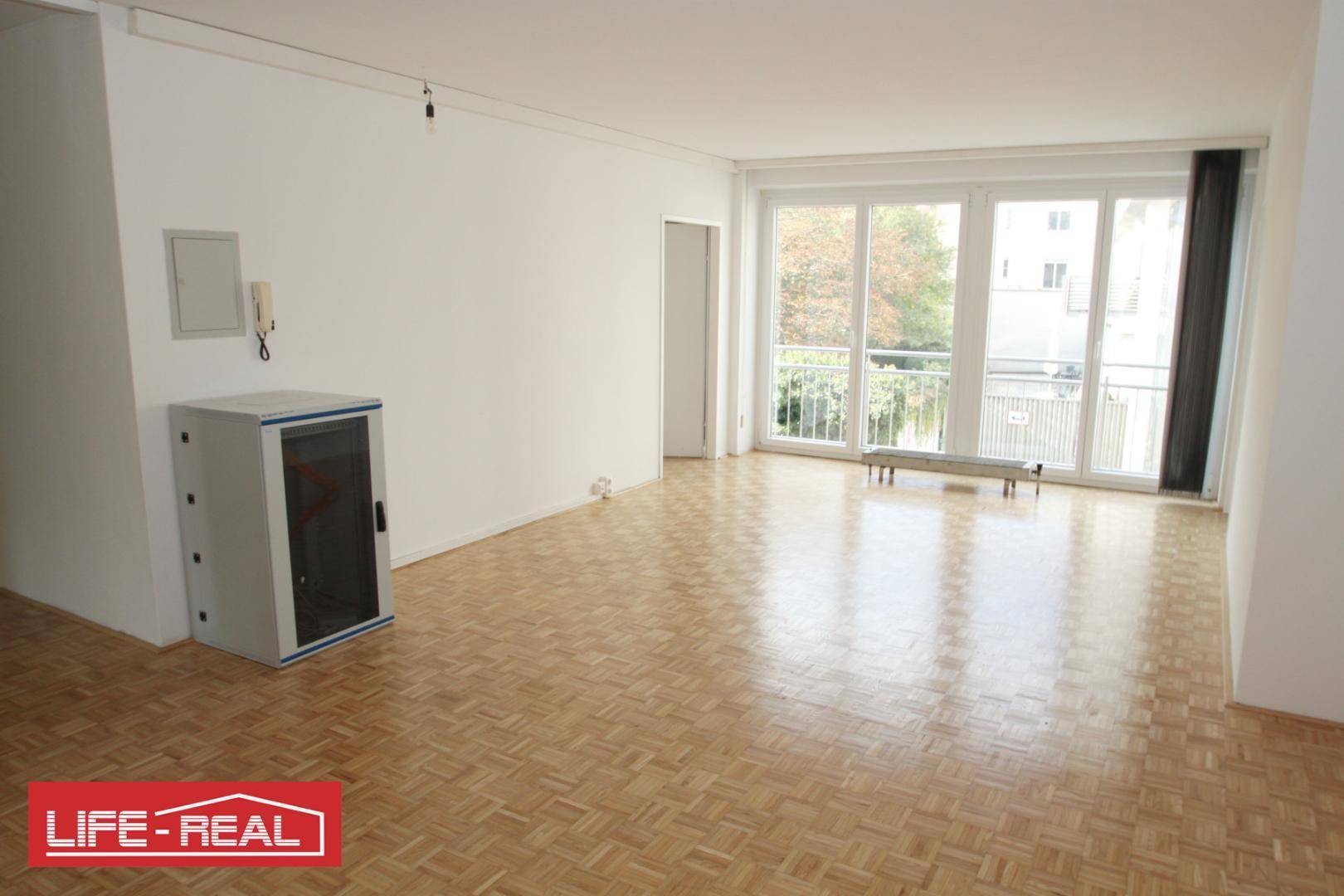 helles, geräumiges Büro im Zentrum von Linz, Autoabstellplätze möglich - Ansicht 4
