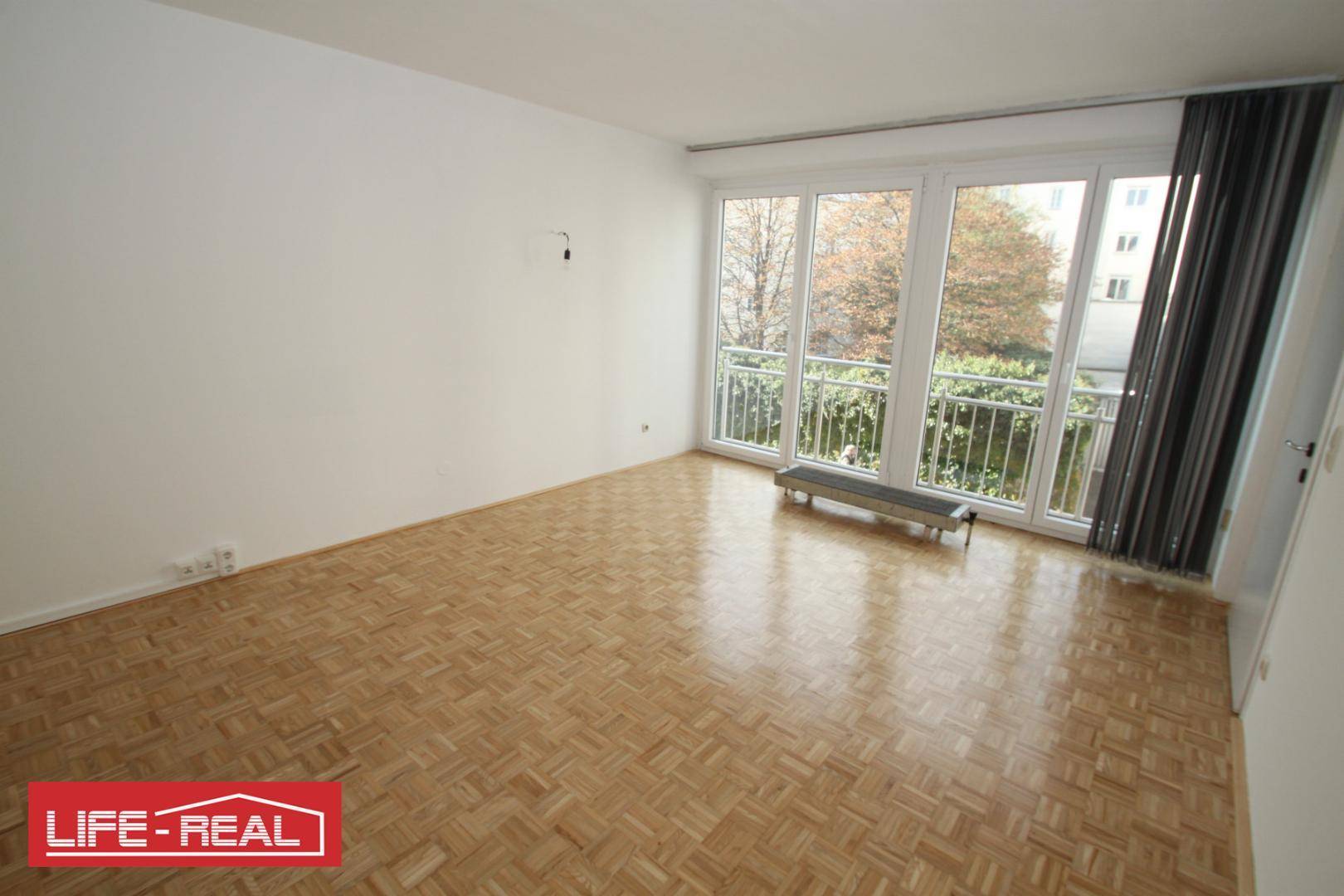 helles, geräumiges Büro im Zentrum von Linz, Autoabstellplätze möglich - Ansicht 3