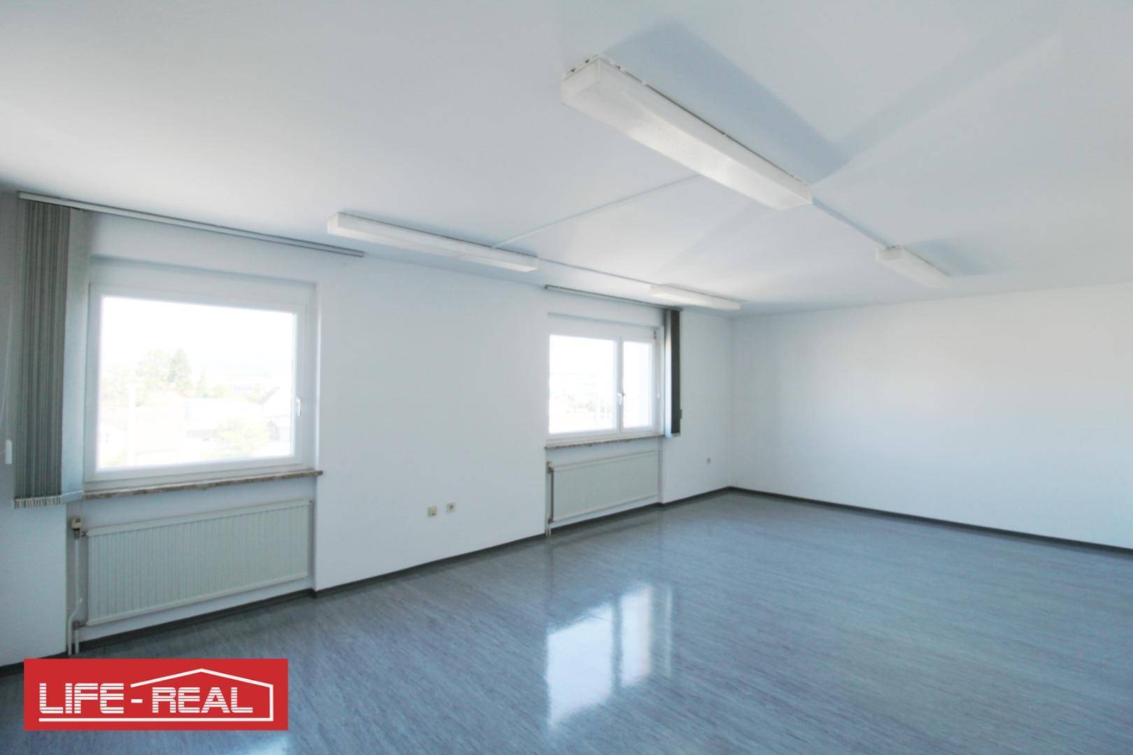 helles, geräumiges Büro in Traun - Widok 2