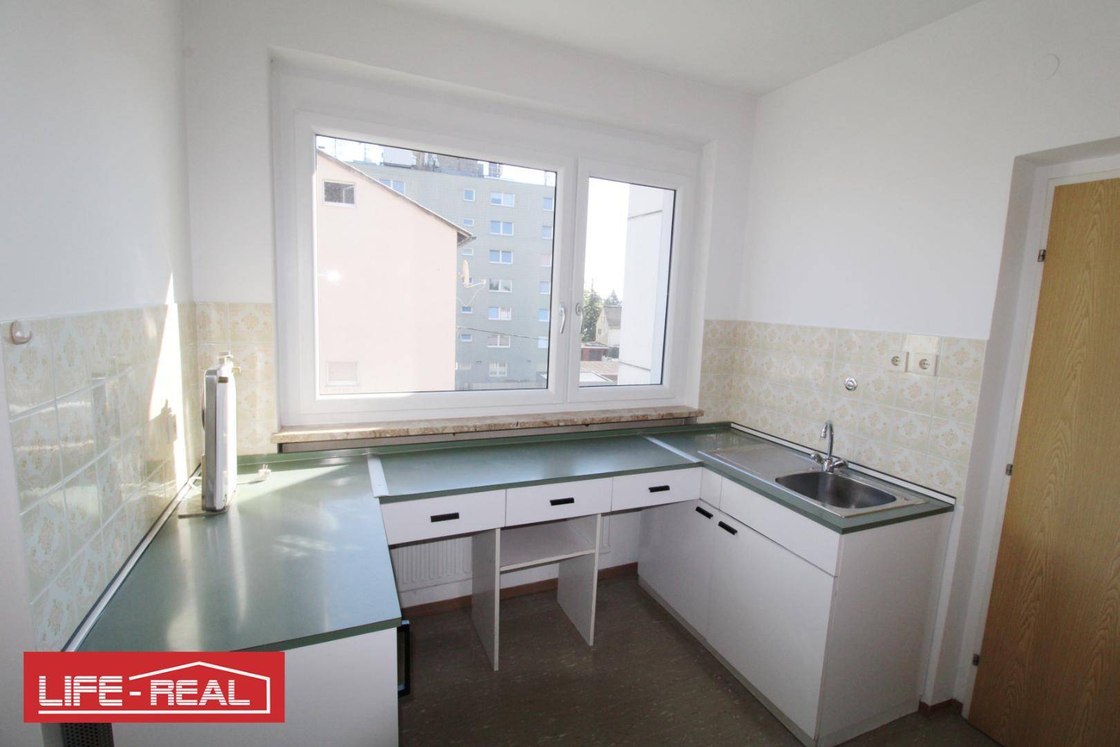 helles, geräumiges Büro in Traun - Więcej