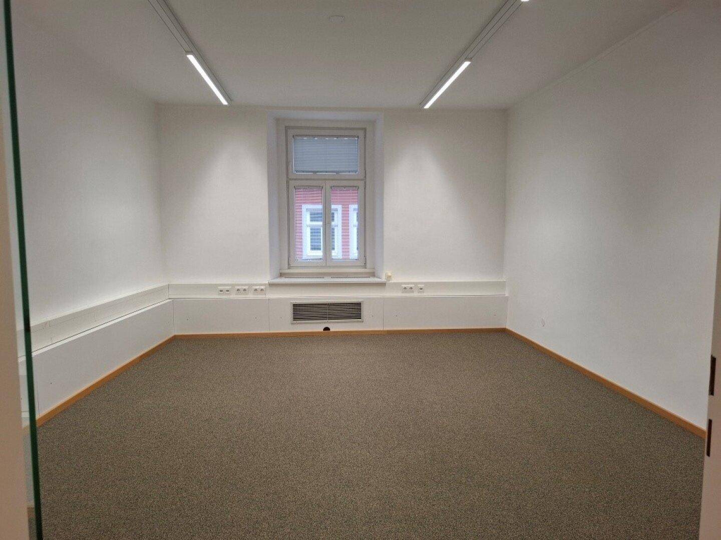 Renovierte Büroräume oder Praxisräume im 1. Obergeschoß im Zentrum von Bruck/Mur zu mieten ! – pohled 2