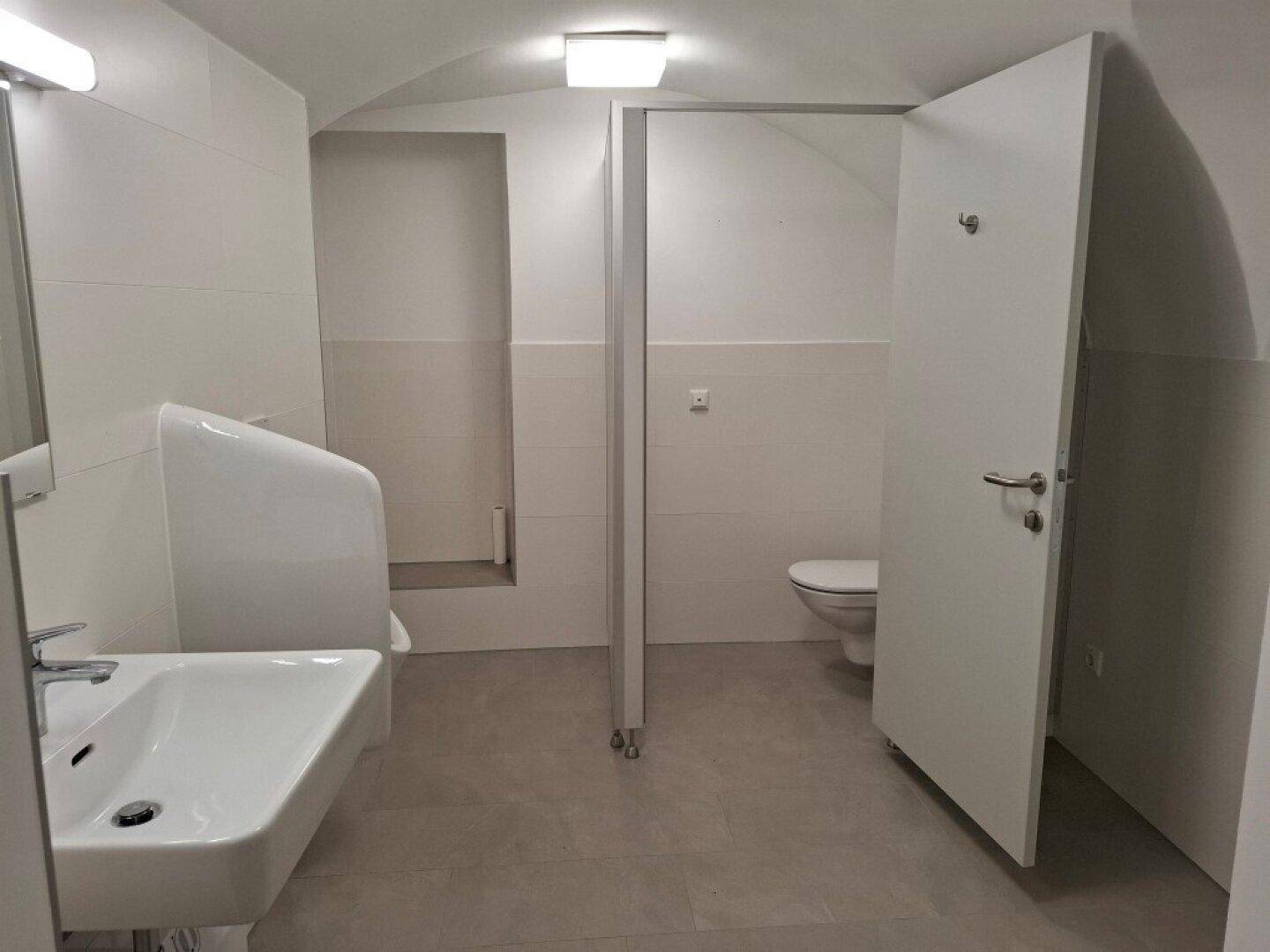 Renovierte Büroräume oder Praxisräume im 1. Obergeschoß im Zentrum von Bruck/Mur zu mieten ! – pohled 4