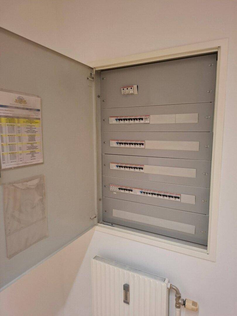 Renovierte Büroräume oder Praxisräume im 1. Obergeschoß im Zentrum von Bruck/Mur zu mieten ! – další
