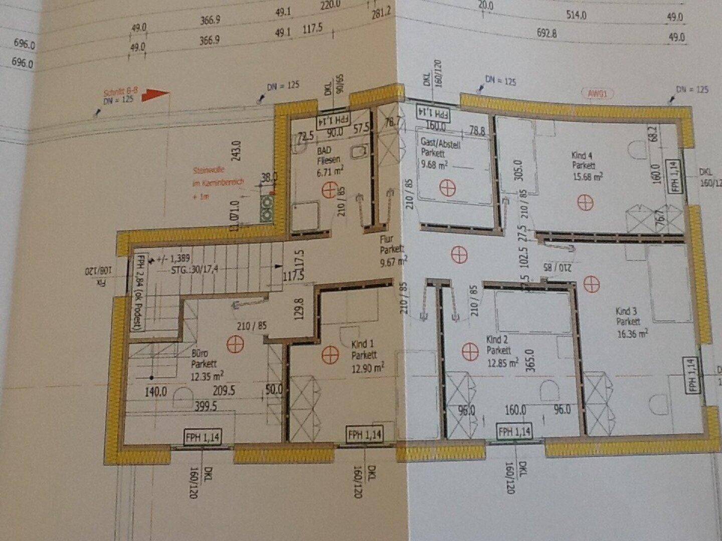 Grundriss des Obergeschosses mit vier Schlafzimmern, einem Büro und einem Badezimmer.