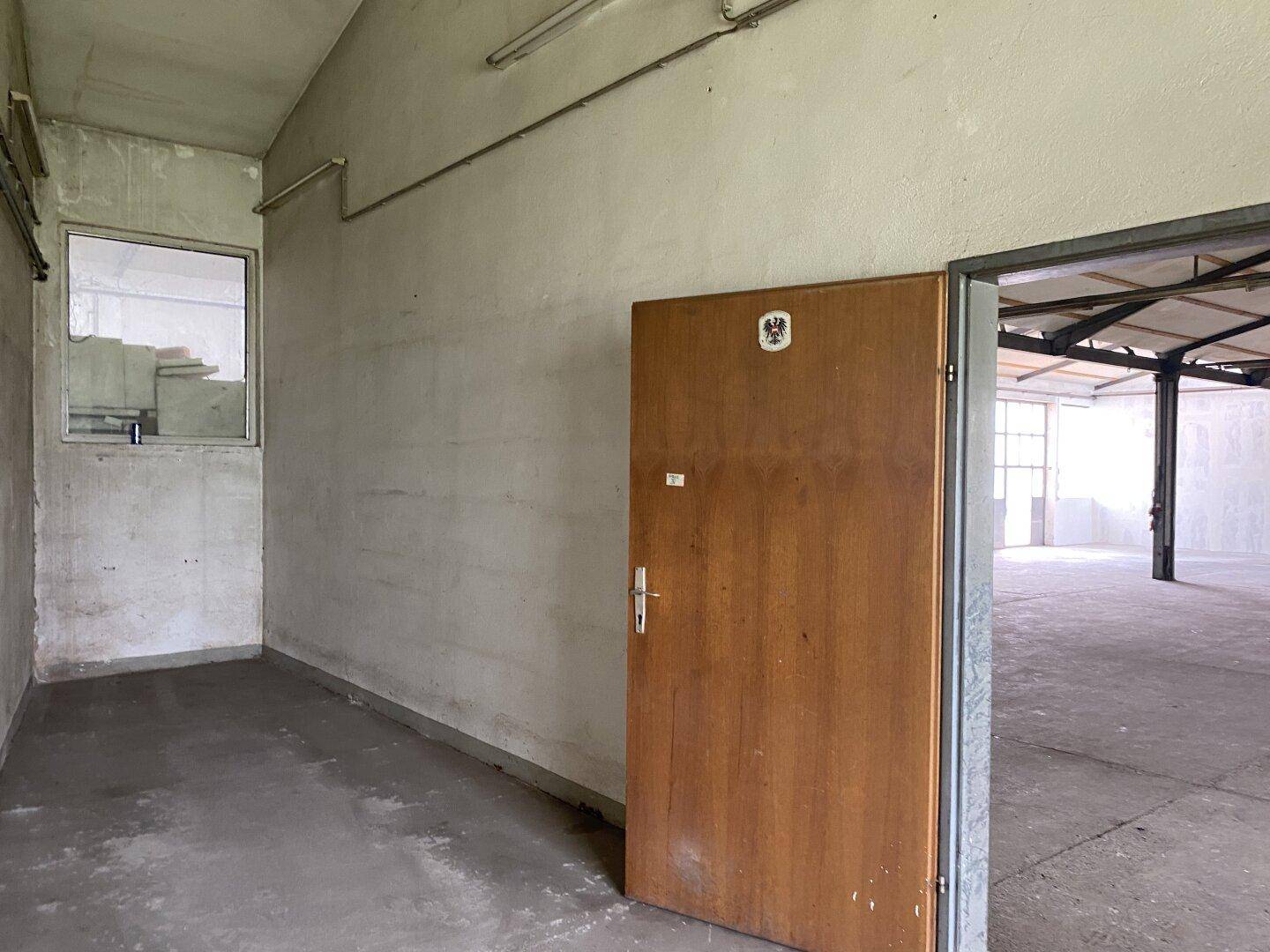 Werkstatt, Lager-oder Produktionshalle , eventuell mit Büroflächen - Mehr