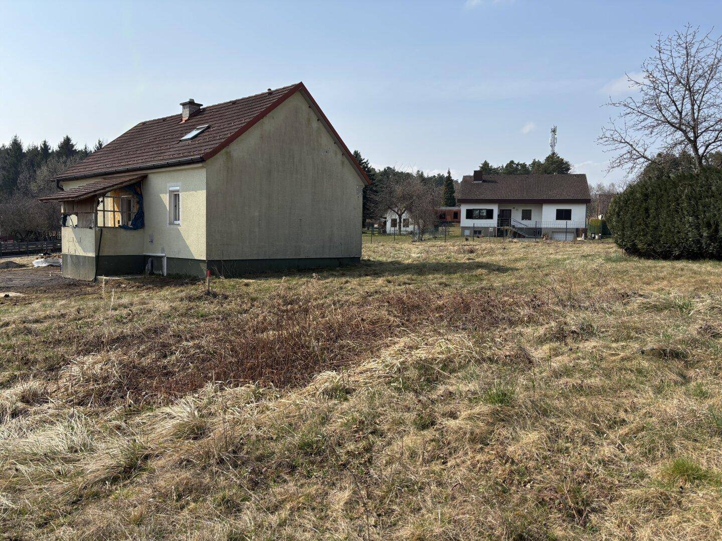 Einfamilienhaus mit 5600 m² Grundstück ( Bauland und lw. Fläche ) - Mehr